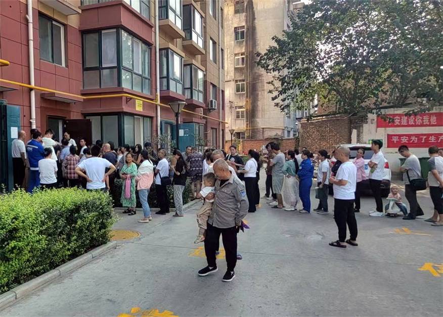 量子医保卡到期更换社区便民服务：李阿姨的“一门清”经历